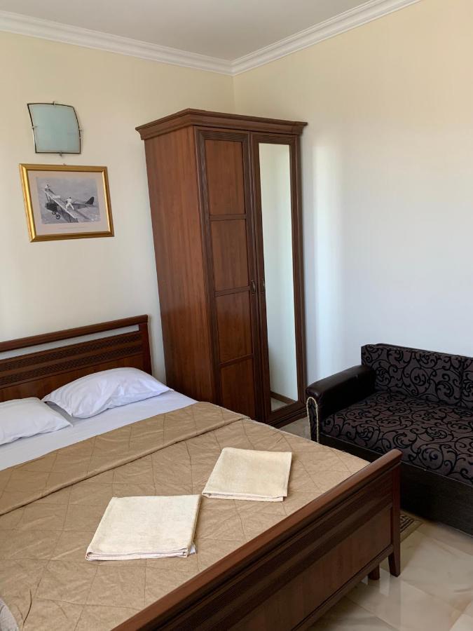 Guest House Aphyn Leto 가그라 외부 사진